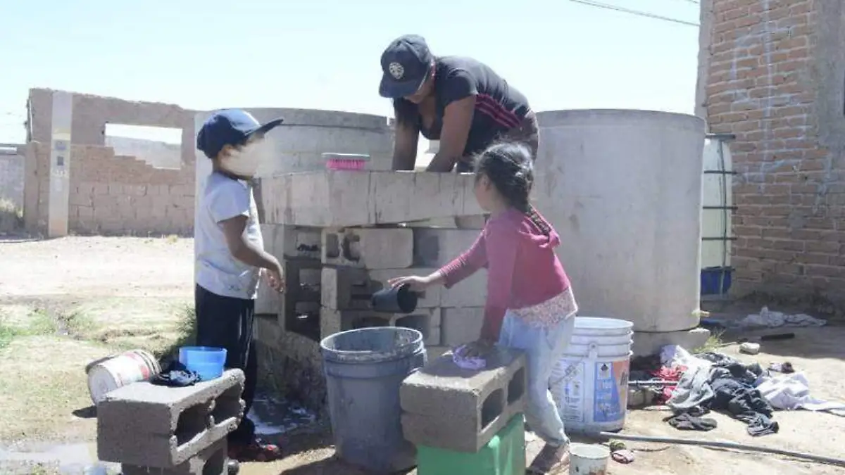 Padecen falta de agua